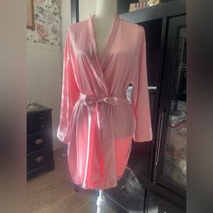 Victoria’s Secret Robe Pink Silky w Satin Trim Side Pockets One Size Fits All